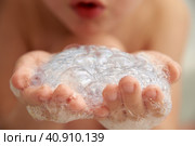 A child is playing with soap suds in the bathroom. Стоковое фото, фотограф Стас Пересыпкин / Фотобанк Лори
