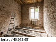 Dismantling in the old apartment before new renovation. Стоковое фото, фотограф VittoriaChe / Фотобанк Лори