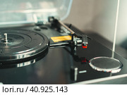 Close up shot of a vintage record player. Стоковое фото, фотограф Сергей Толмачёв / Фотобанк Лори