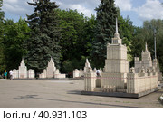 Макеты московских сталинских высоток на ВДНХ, на территории РГСУ. Москва (2023 год). Редакционное фото, фотограф Елена Орлова / Фотобанк Лори