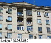Одиннадцатиэтажный шестиподъездный кирпичный жилой дом. Построен в 1962 году. Валовая улица, 8/18. Район Замоскворечье. Город Москва (2014 год). Редакционное фото, фотограф lana1501 / Фотобанк Лори
