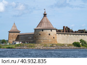 Старинная крепость Орешек солнечным июльским днем. Шлиссельбург (2023 год). Редакционное фото, фотограф Виктор Карасев / Фотобанк Лори