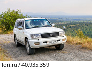 Toyota Land Cruiser 100 (2023 год). Редакционное фото, фотограф Art Konovalov / Фотобанк Лори
