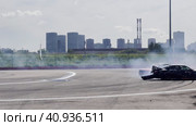 The collision of a drift car on a race track with a fence during the passage of a turn. Drift races at the Grand Prix of Moscow at the motorsport stadium in Kuryanovo. Russia. Moscow. 30.07.23 (2023 год). Редакционное видео, видеограф Ярославский Максим / Фотобанк Лори
