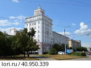 Казань. Улица Декабристов, Сталинка Kazan. Dekabristov Street, Stalinka (2023 год). Редакционное фото, фотограф Светлана Федорова / Фотобанк Лори