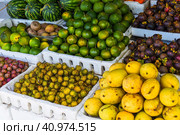 Many fruits in Vietnamese market Vinh Hai. Стоковое фото, фотограф Татьяна Терехина / Фотобанк Лори