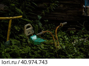 Детский велосипед в зарослях травы. Стоковое фото, фотограф Илья Старков / Фотобанк Лори