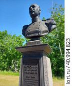 Бюст Адмирала Истомина. Кронштадт. (2023 год). Редакционное фото, фотограф Кургузкин Константин Владимирович / Фотобанк Лори
