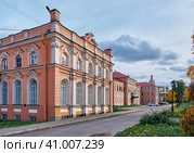 Metropolitan Building (Bishops House) in the Alexander Nevsky Lavra, 1756-1764, landmark: St. Petersburg, Russia - October 08, 2022. Редакционное фото, фотограф Алексей Голованов / Фотобанк Лори