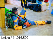 Kirzhach Russia July 22, 2023 A parachutist-athlete lies on the floor in uniform, preparing to jump. Редакционное фото, фотограф Юрий Поздников / Фотобанк Лори