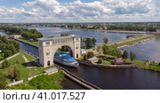 Судовой шлюз Угличской ГЭС на Волге (2023 год). Редакционное фото, фотограф Денис Александрович Бирюков / Фотобанк Лори
