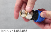 Adapter fitting for HDPE pipe connections to metal threads for connecting polyethylene pipes to metal pipes. Стоковое видео, видеограф Владимир Григорьев / Фотобанк Лори