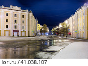 Вид на исторический центр города Магадана. Красивый ночной городской пейзаж. На пустых заснеженных улицах никого нет. Магадан. Магаданская область, Сибирь, Дальний Восток России. Стоковое фото, фотограф Андрей Степанов / Фотобанк Лори