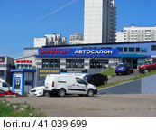 Автосалон "Элекс". Улица Обручева, 21, строение 2. Обручевский район. Город Москва (2014 год). Редакционное фото, фотограф lana1501 / Фотобанк Лори