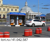 Платная парковка на Комсомольской площади. Красносельский район. Москва (2014 год). Редакционное фото, фотограф lana1501 / Фотобанк Лори