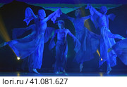 Teenage dance group performs Georgian folk dance 2022. Редакционное фото, фотограф Анна Кривицкая / Фотобанк Лори
