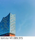 Hamburg, Germany - April 17, 2018: Elbphilharmonie in hafencity district, Hamburg, Germany. Редакционное фото, фотограф Igor Tichonow / Фотобанк Лори
