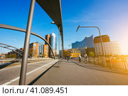 Hamburg, Germany - April 18, 2018: Niederbaumbrucke Bridge in HafenCity, Hamburg, Germany. Стоковое фото, фотограф Igor Tichonow / Фотобанк Лори