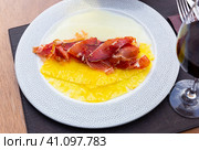 Carpaccio of pineapple and melon carpaccio with thinly sliced prosciutto. Стоковое фото, фотограф Яков Филимонов / Фотобанк Лори