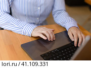 A woman works on a laptop, a business, a student, a close-up. Стоковое фото, фотограф Alexandra Aleroewa / Фотобанк Лори