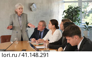 Elderly female boss expresses dissatisfaction with the work of the top managers team. Стоковое видео, видеограф Яков Филимонов / Фотобанк Лори