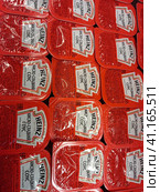 Nizhny Novgorod, Russia, Gagarin Avenue 105, 12.25.2021. Heinz sauce. Heinz sweet and sour sauce. Heinz red sauce.  Соус Хайнц. Кисло-сладкий соус "Хайнц". Красный соус "Хайнц". Редакционное фото, фотограф Egor Sarantstv / Фотобанк Лори