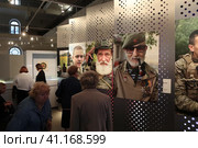 Люди на открытии выставки "Новороссия" ГИМ Москва (2023 год). Редакционное фото, фотограф Дмитрий Неумоин / Фотобанк Лори