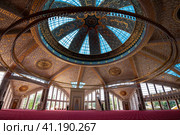 В мечети "Сердце матери" (мечеть имени Аймани Кадыровой). Аргун, Чечня (2023 год). Редакционное фото, фотограф Виктор Карасев / Фотобанк Лори