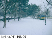Крым, Евпатория, зима, снег, трамвай (2019 год). Редакционное фото, фотограф Андрей Макаренко / Фотобанк Лори