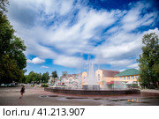 Фонтанная площадь в городе Людиново (2023 год). Редакционное фото, фотограф Сергей Быченков / Фотобанк Лори
