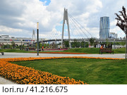 Krasnogorsk, Russia - 07 July. 2022. Microdistrict Pavshinskaya floodplain and cable-stayed bridge across Moskva river. Редакционное фото, фотограф Володина Ольга / Фотобанк Лори