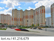 Krasnogorsk, Russia - 07 July. 2022. Microdistrict Pavshinskaya floodplain and cable-stayed bridge across Moskva river. Редакционное фото, фотограф Володина Ольга / Фотобанк Лори