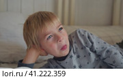 5 years Boy joking, sticking tongue out with silly expression. Child making face. Funny foolishness portrait of little boy in white bedroom. Adorable caucasian kid making crazy and comical gesture. Стоковое видео, видеограф Марина Демидюк / Фотобанк Лори