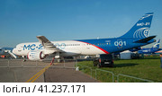 Российский новый пассажирский самолет МС-21 бортовой номер 73051 с собственным именем "Яковлев" на Международном авиационно-космическом салоне МАКС-2019, Жуковский, Россия, вид слева. Редакционное фото, фотограф Малышев Андрей / Фотобанк Лори
