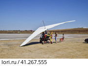 trike on the salt lake. Preparing for flight. (2016 год). Редакционное фото, фотограф Леонид Еремейчук / Фотобанк Лори