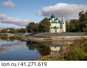 Город Углич. Вид на Спасо-Преображенский собор (Собор Преображения Господня) в солнечный сентябрьский день (2023 год). Стоковое фото, фотограф Наталья Николаева / Фотобанк Лори