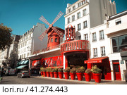 Париж. Мюзик-холл "Мулен-Руж" (Moulin-Rouge) (2019 год). Стоковое фото, фотограф Оксана / Фотобанк Лори