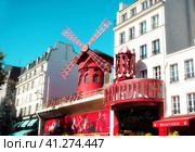 Париж. Мюзик-холл "Мулен-Руж" (Moulin-Rouge) (2019 год). Стоковое фото, фотограф Оксана / Фотобанк Лори