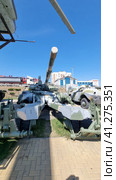 Soviet T-62 tank at an exhibition of military equipment, on the territory of the military-patriotic exhibition of military equipment Kamensk-Shakhstinsk, Patriot Park (2023) Редакционное фото, фотограф Анна Кривицкая / Фотобанк Лори