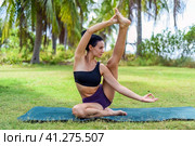 Compass pose or Surya Yantrasana yoga with ukrainian woman making it outdoors. Стоковое фото, фотограф Татьяна Терехина / Фотобанк Лори
