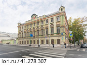 Бывшая усадьба Шибаевых , Басманная Нов. ул., дом 23А, строение 1 Москва (2023 год). Редакционное фото, фотограф Владимир Чинин / Фотобанк Лори