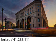 Детский мир на Лубянке и машины на длинной выдержке. Стоковое фото, фотограф Галина Царькова / Фотобанк Лори