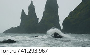 The cliffs and waves at the black sand beach, Reynisfjara in Vik, Iceland. Стоковое фото, фотограф Igor Tichonow / Фотобанк Лори