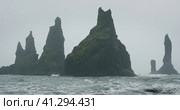 The cliffs and waves at the black sand beach, Reynisfjara in Vik, Iceland. Стоковое фото, фотограф Igor Tichonow / Фотобанк Лори