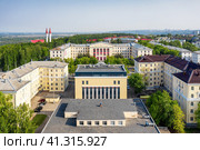 Город Уфа: Черниковка, квартал УГНТУ: учебные корпуса и общежития. Ufa city: Chernikovka, USNTU quarter: academic buildings and dormitories. (2023 год). Стоковое фото, фотограф Евгений Романов / Фотобанк Лори