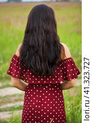 Female brunette hair, rear view, summer park. Стоковое фото, фотограф Андрей Аркуша / Фотобанк Лори