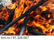 Burning firewood and coals of a fire close up. Стоковое фото, фотограф Сергей Бочаров / Фотобанк Лори