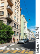 Жилой дом ИТР ЛМЗ им. Сталина. Улица Фурштатская, 26. Санкт-Петербург (2023 год). Редакционное фото, фотограф Александр Щепин / Фотобанк Лори