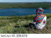 Шаман с бубном, проводит обряд с духами природы. (2022 год). Редакционное фото, фотограф Андрей Дегтярёв / Фотобанк Лори