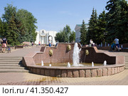 Фонтан со львами в конце Фонтанного спуска. Город Саранск (2014 год). Редакционное фото, фотограф Солодовникова Елена / Фотобанк Лори